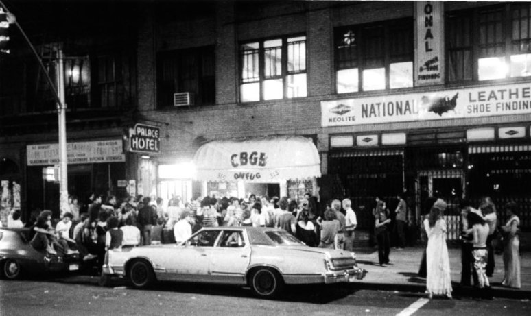 "The long view across Bowery that fabulous summer of 77" godlis,1977)
